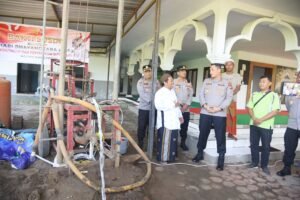 Kado Hari Bhayangkara ke – 80, Polres Bondowoso Bangun Sumur Bor untuk Masyarakat di Sekar Putih